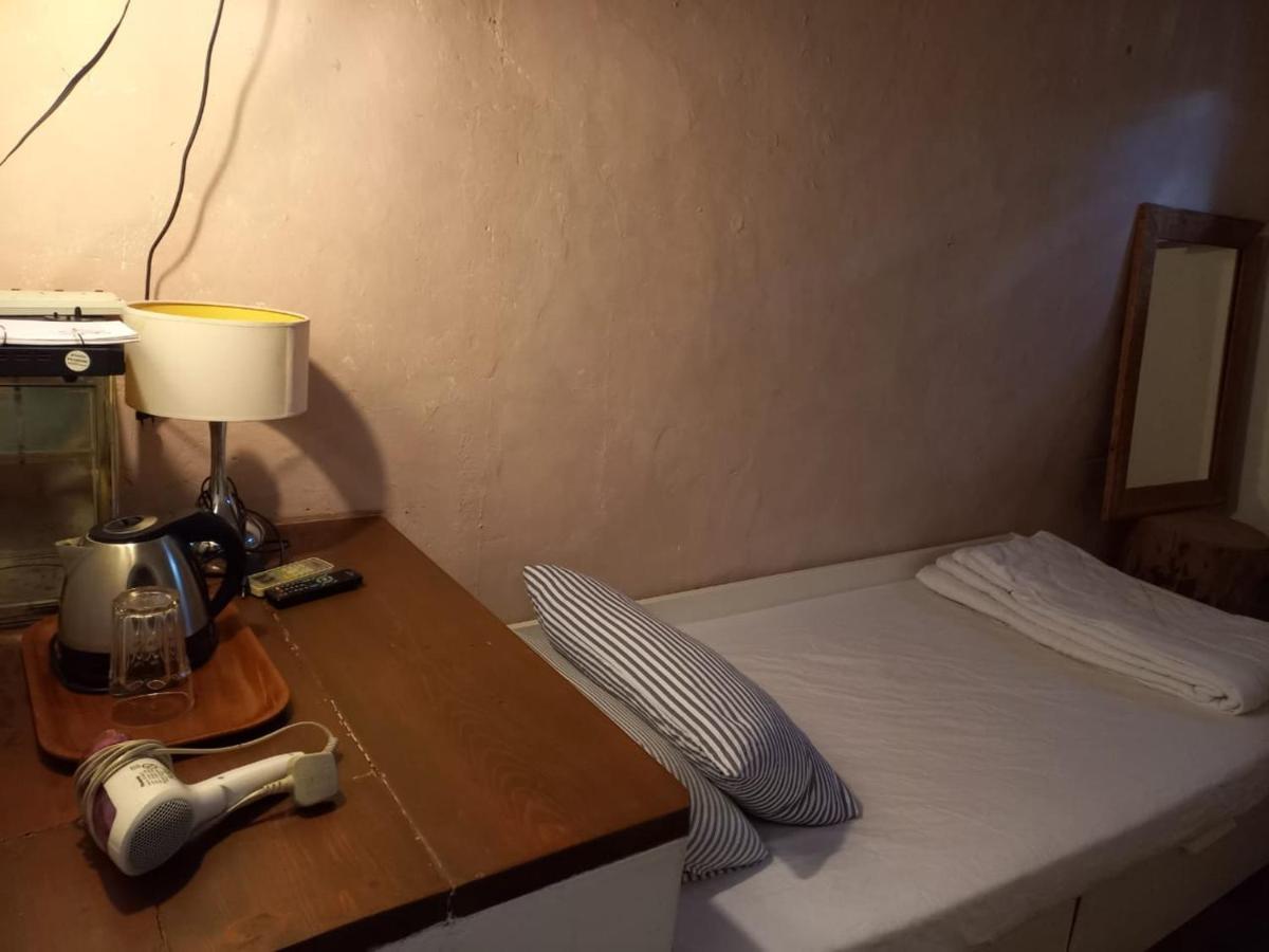Hotel Lima.Tujoh Kuching Esterno foto