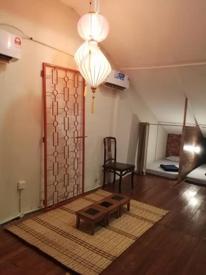 Hotel Lima.Tujoh Kuching Esterno foto