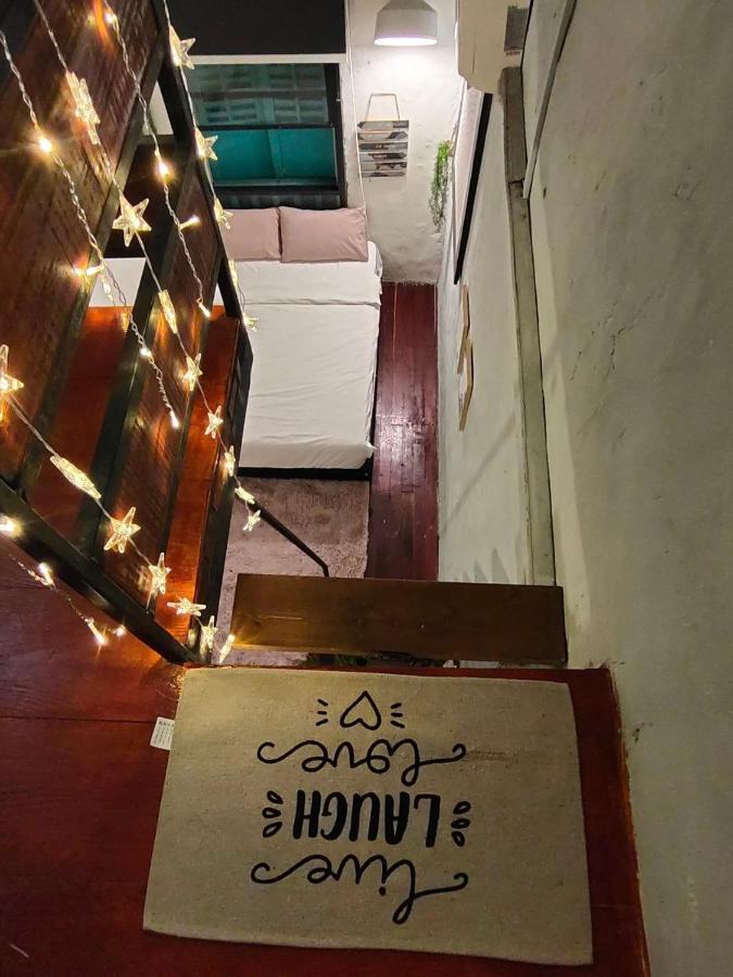 Hotel Lima.Tujoh Kuching Esterno foto