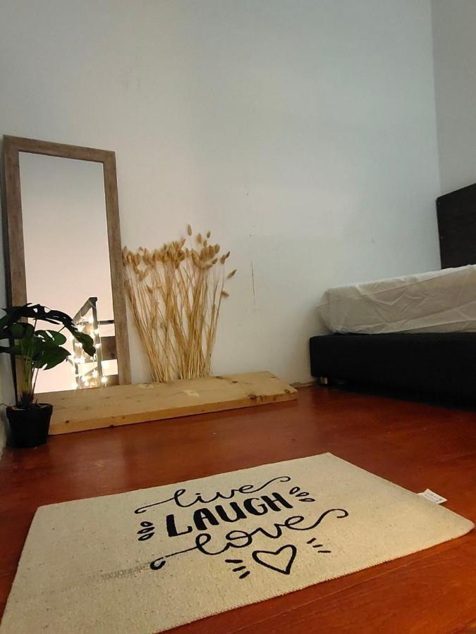 Hotel Lima.Tujoh Kuching Esterno foto