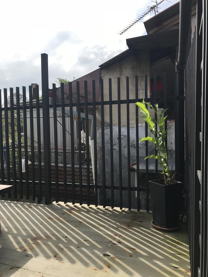Hotel Lima.Tujoh Kuching Esterno foto